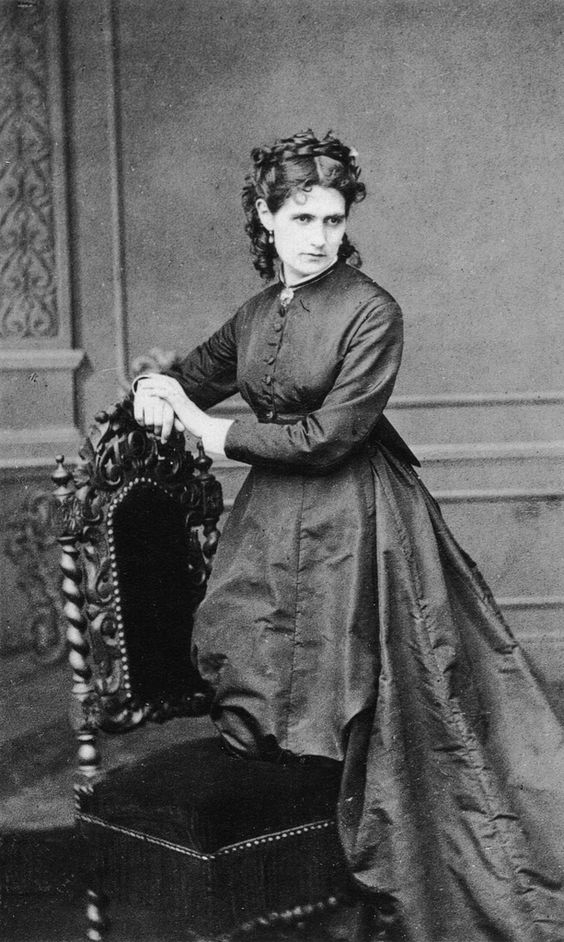Berthe Morisot portrait